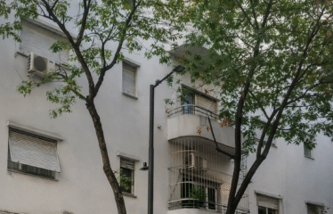 Departamento tipo casa 3 ambientes con dependencia. Balvanera