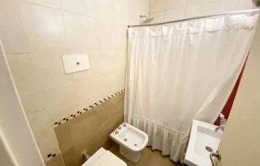 Departamento de 3 ambientes en Venta con patio en Casco Histórico.