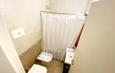 Departamento de 3 ambientes en Venta con patio en Casco Histórico.