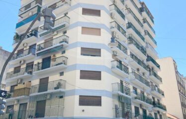 Departamento de 3 ambientes en Venta con patio en Casco Histórico.